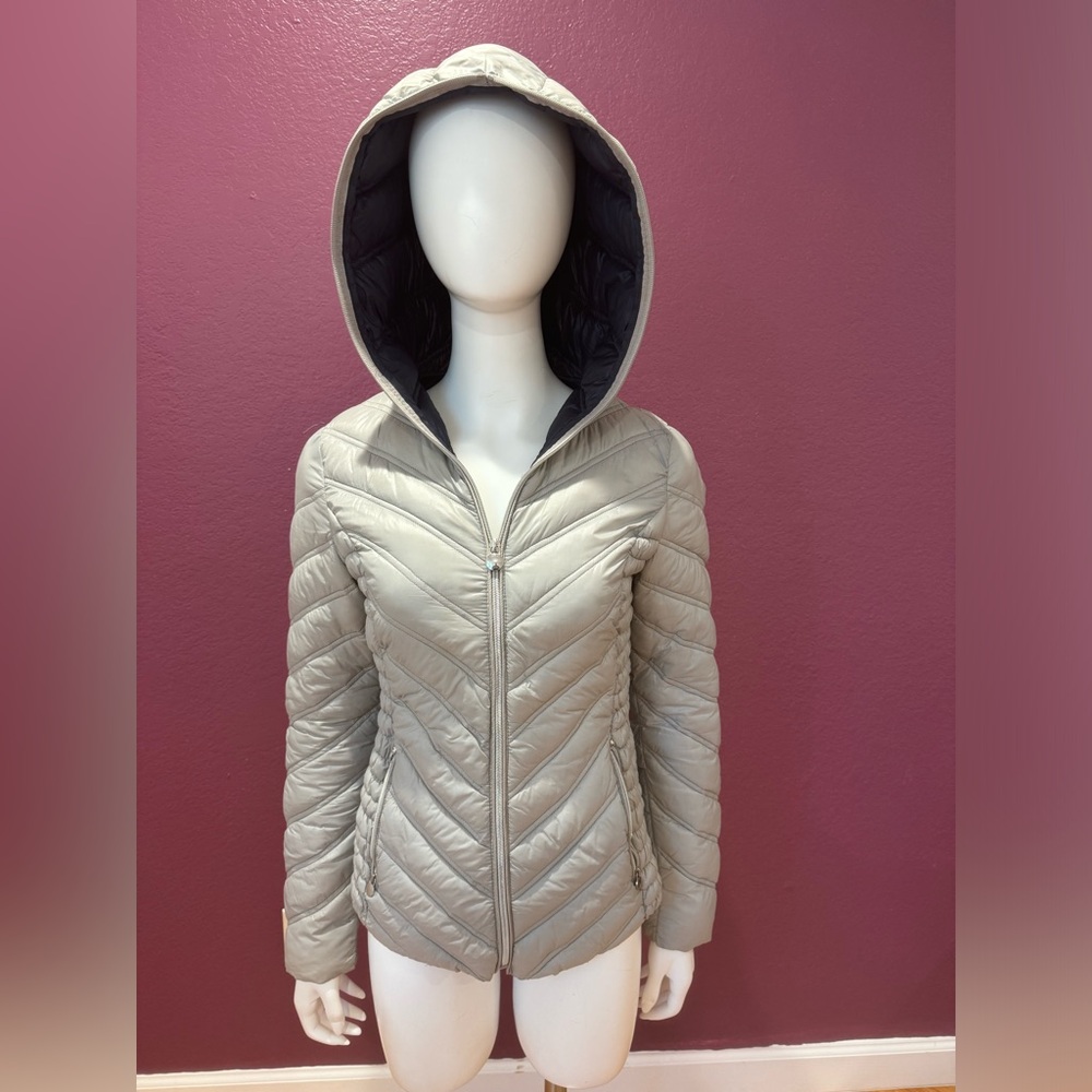 Laundry by Shelli Segal pewter hooded down puffer silver